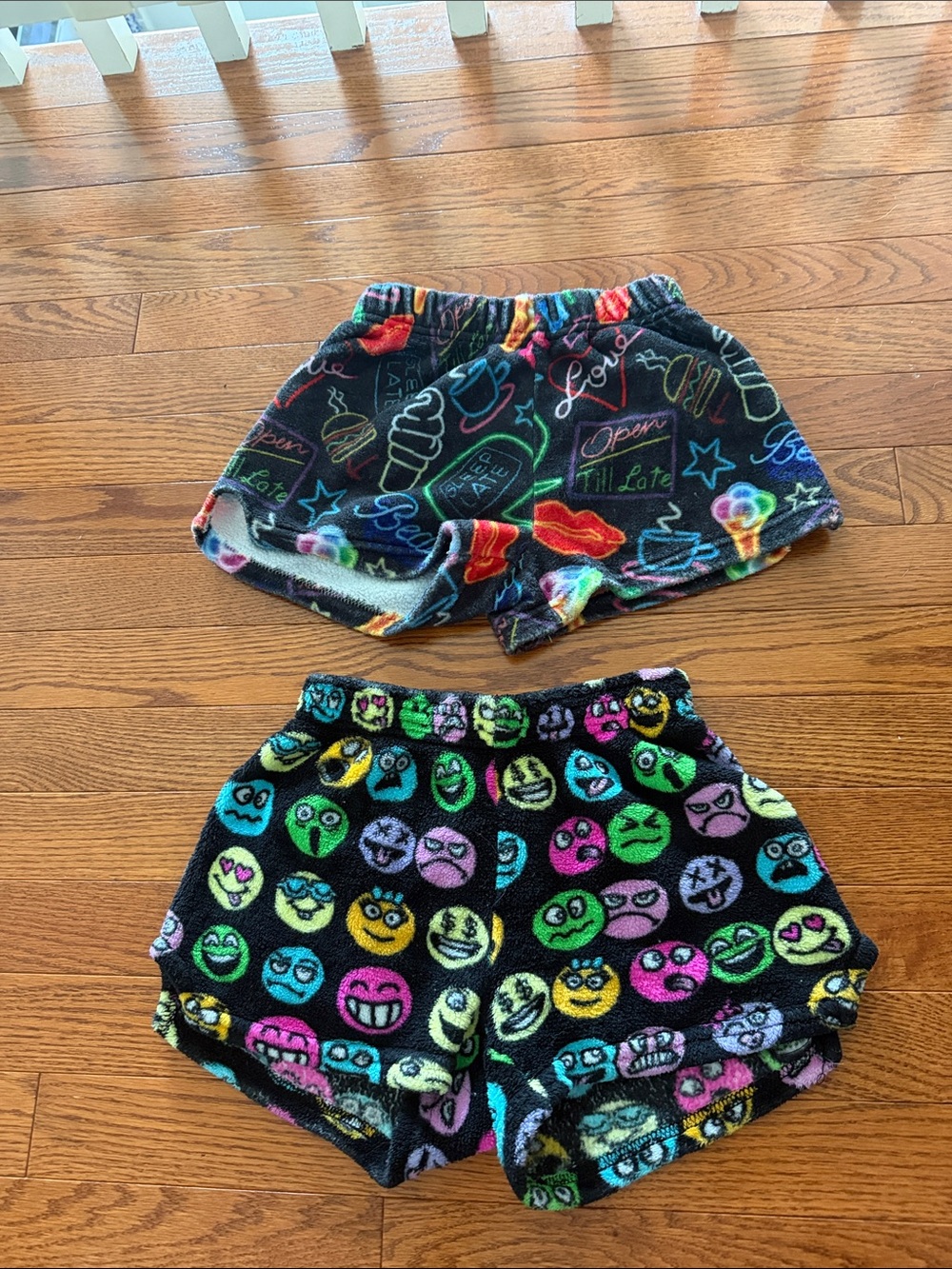 Girls Black Multicolor Fleece Pajama Shorts - Cozy Emoji & Neon Print